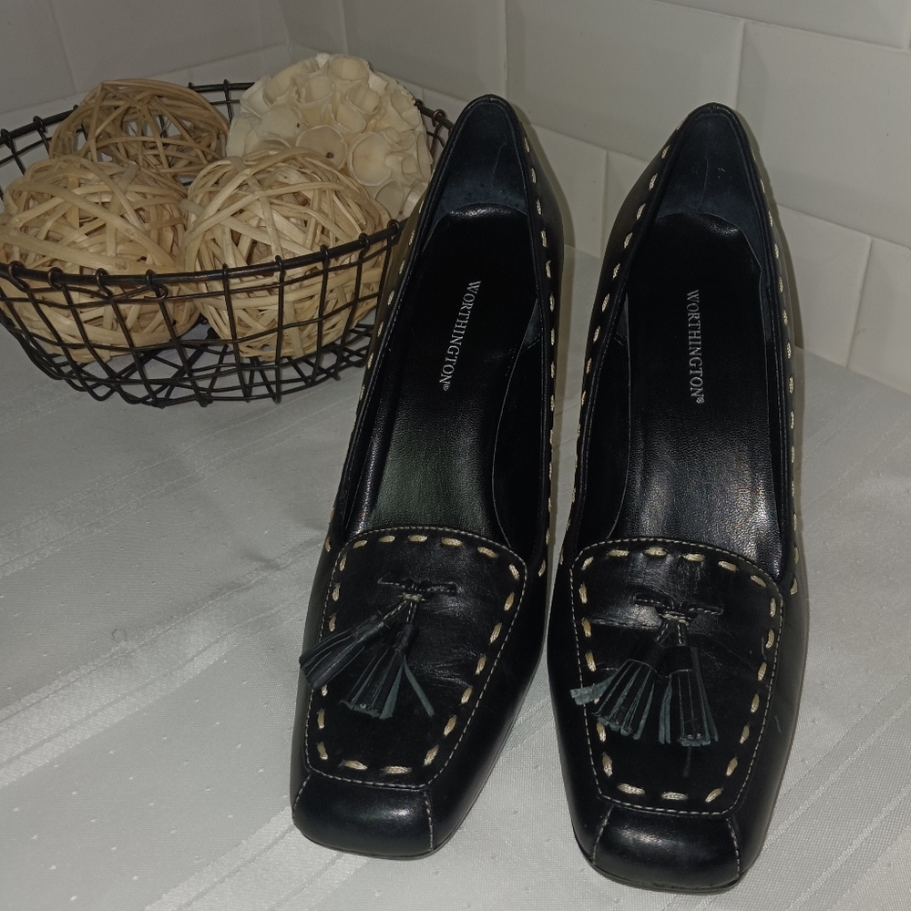 Worthington Black with White Stitching Trim Heels